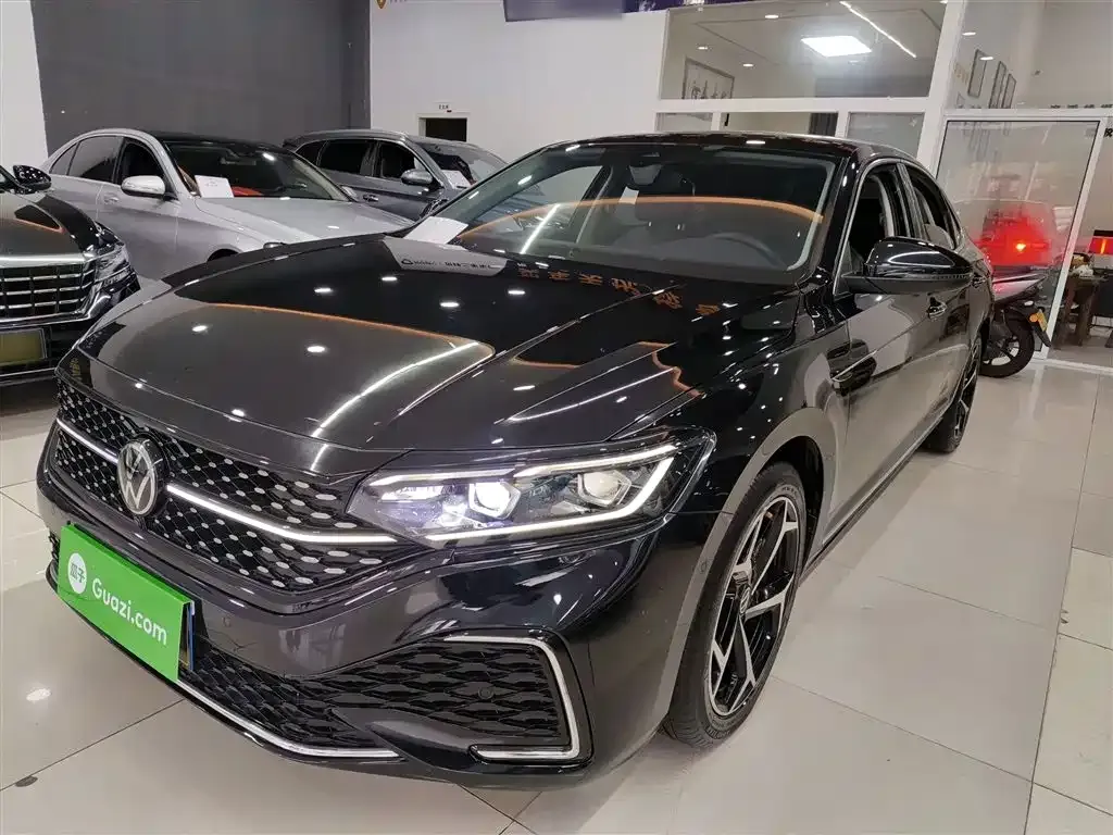 Volkswagen Passat — фото 1