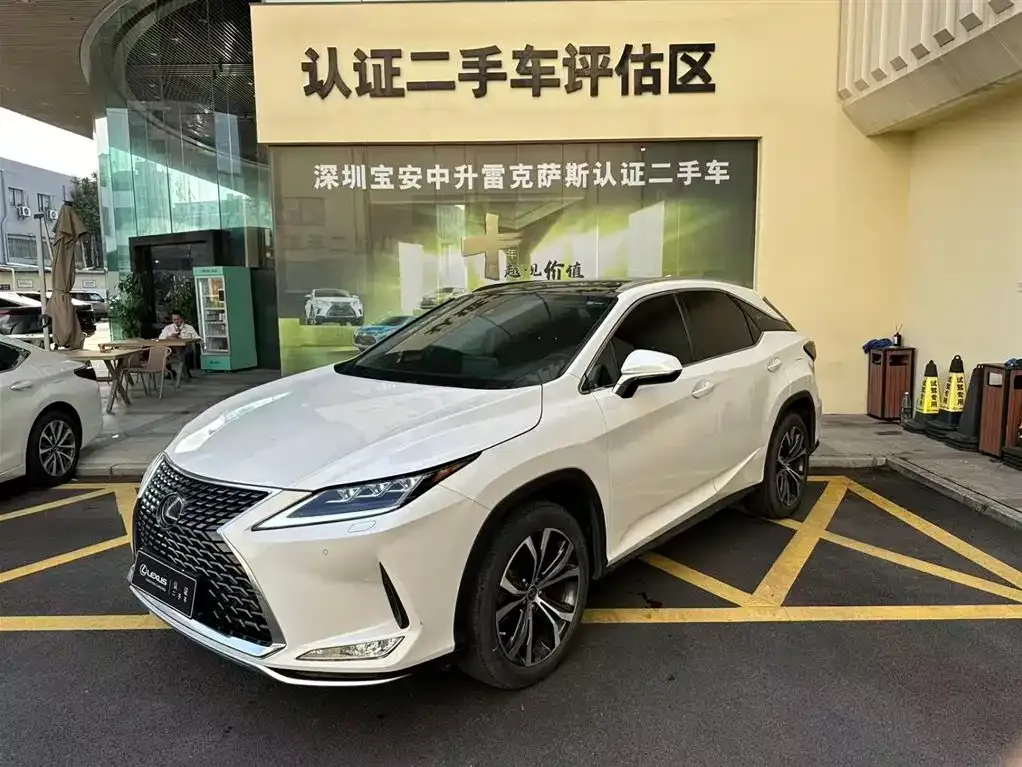 Lexus RX — фото 1