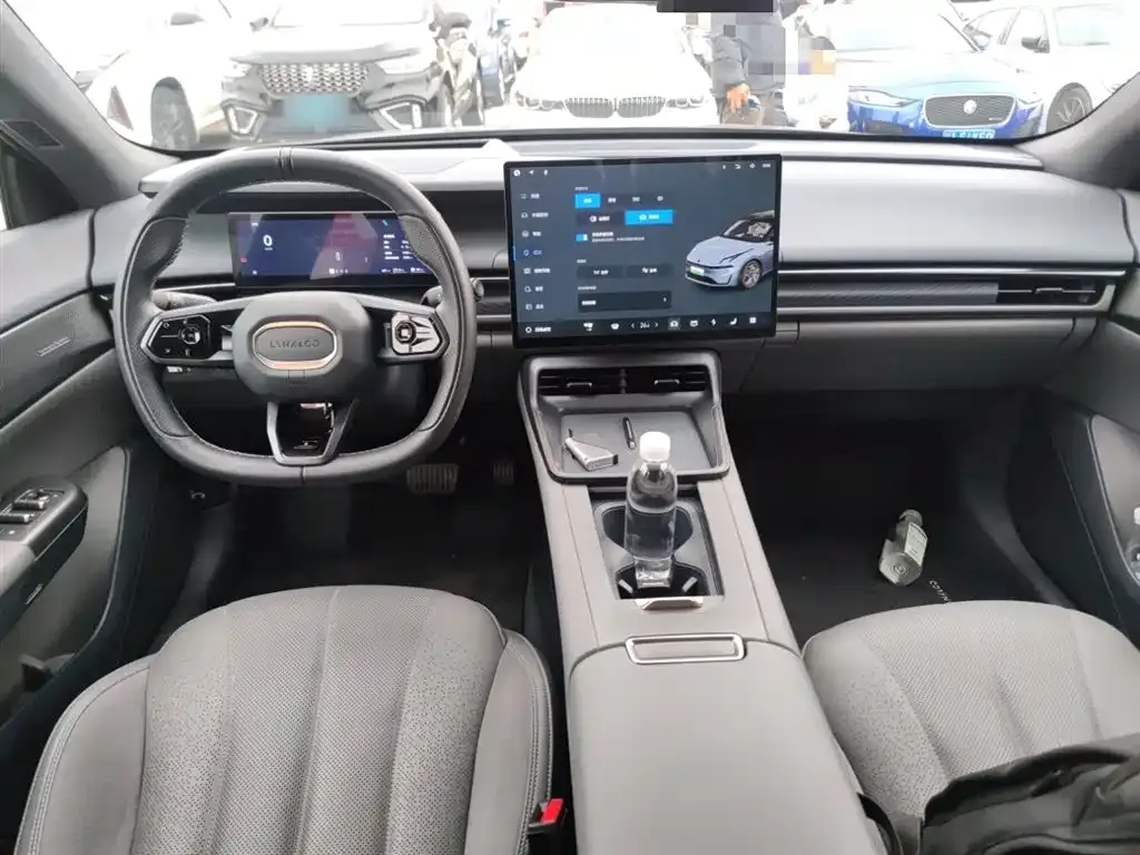 Lynk & Co 07 EM-P — фото 10