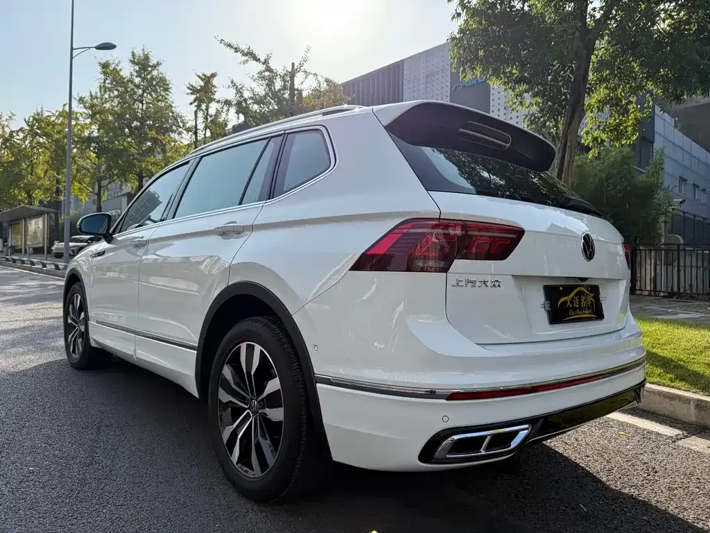 Volkswagen Tiguan L — фото 6
