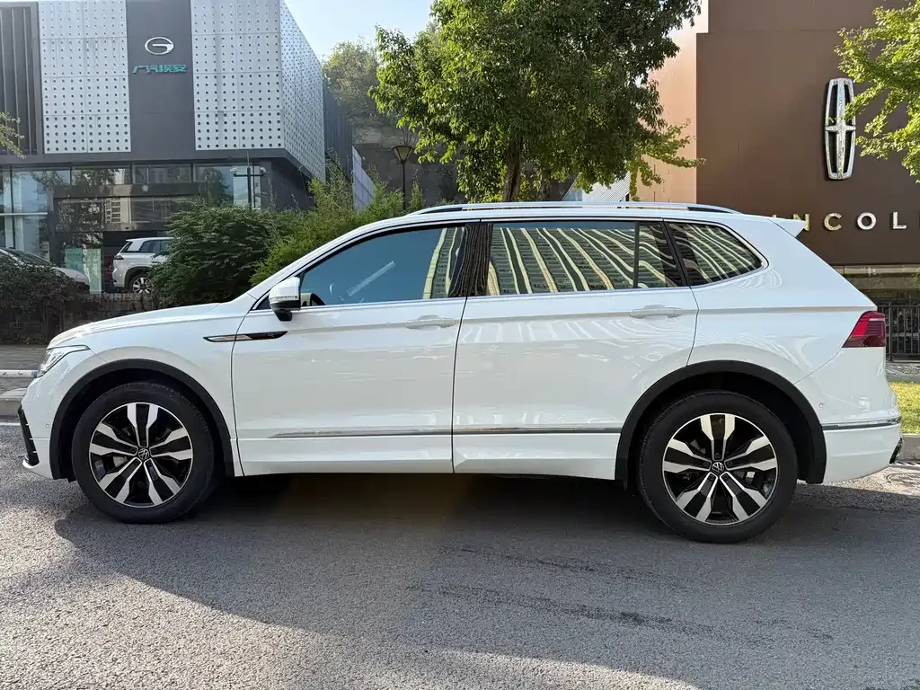 Volkswagen Tiguan L — фото 7