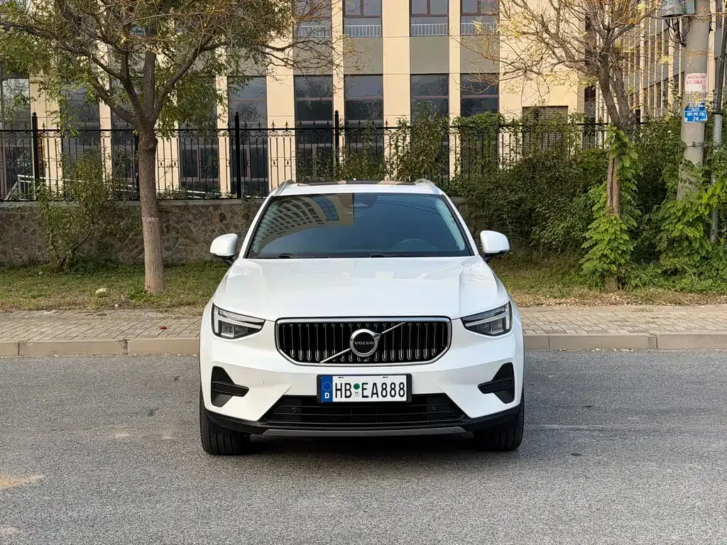 Volvo XC40 — фото 2