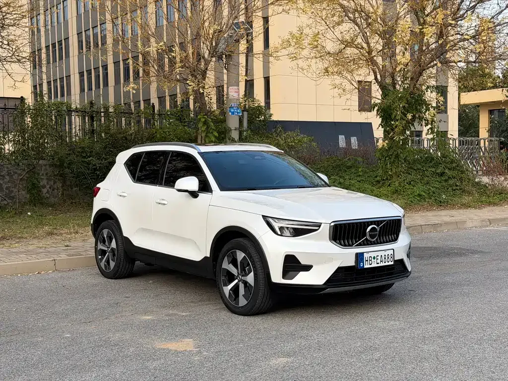 Volvo XC40 — фото 3