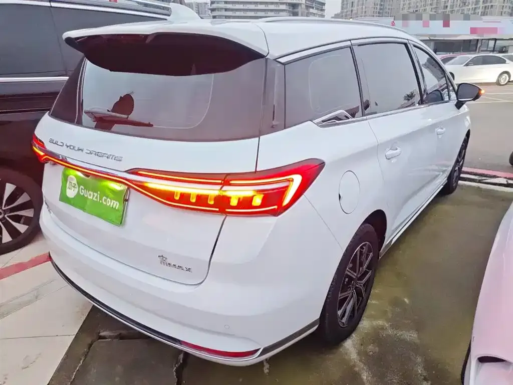 BYD MAX New Energy — фото 7