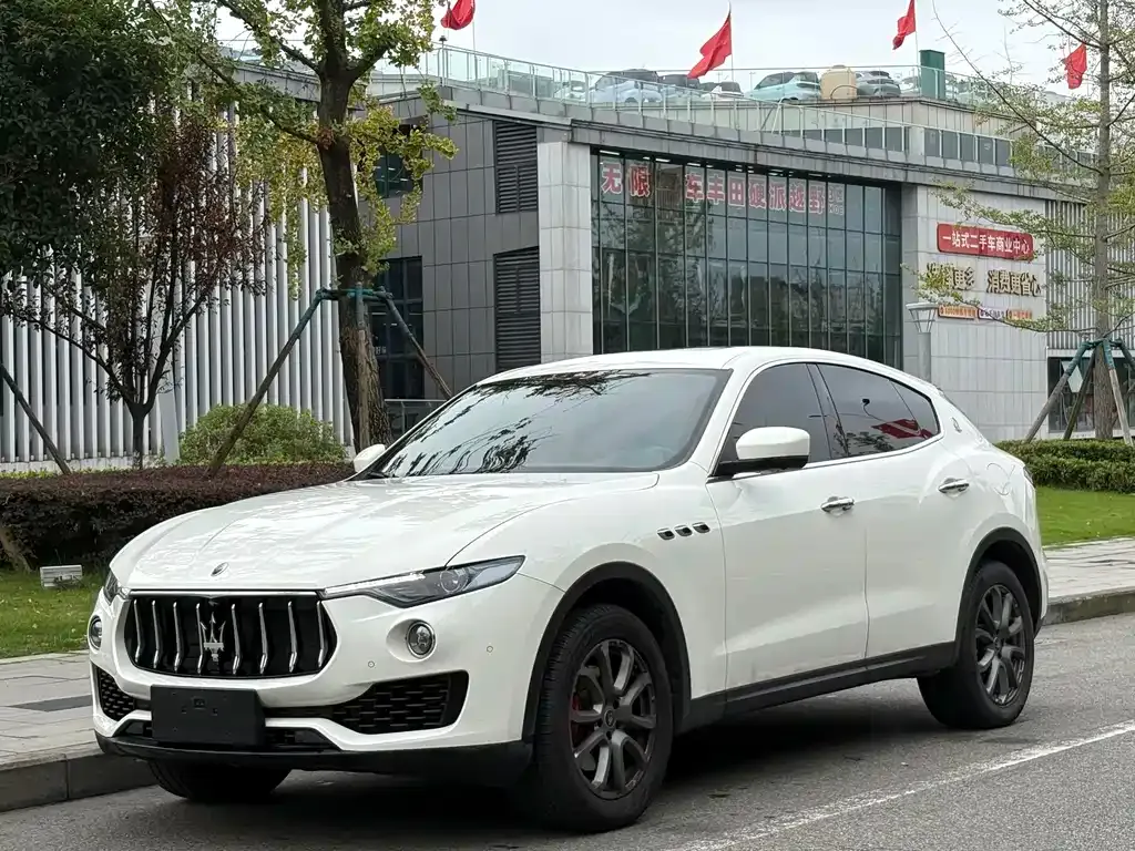 Maserati Levante — фото 1