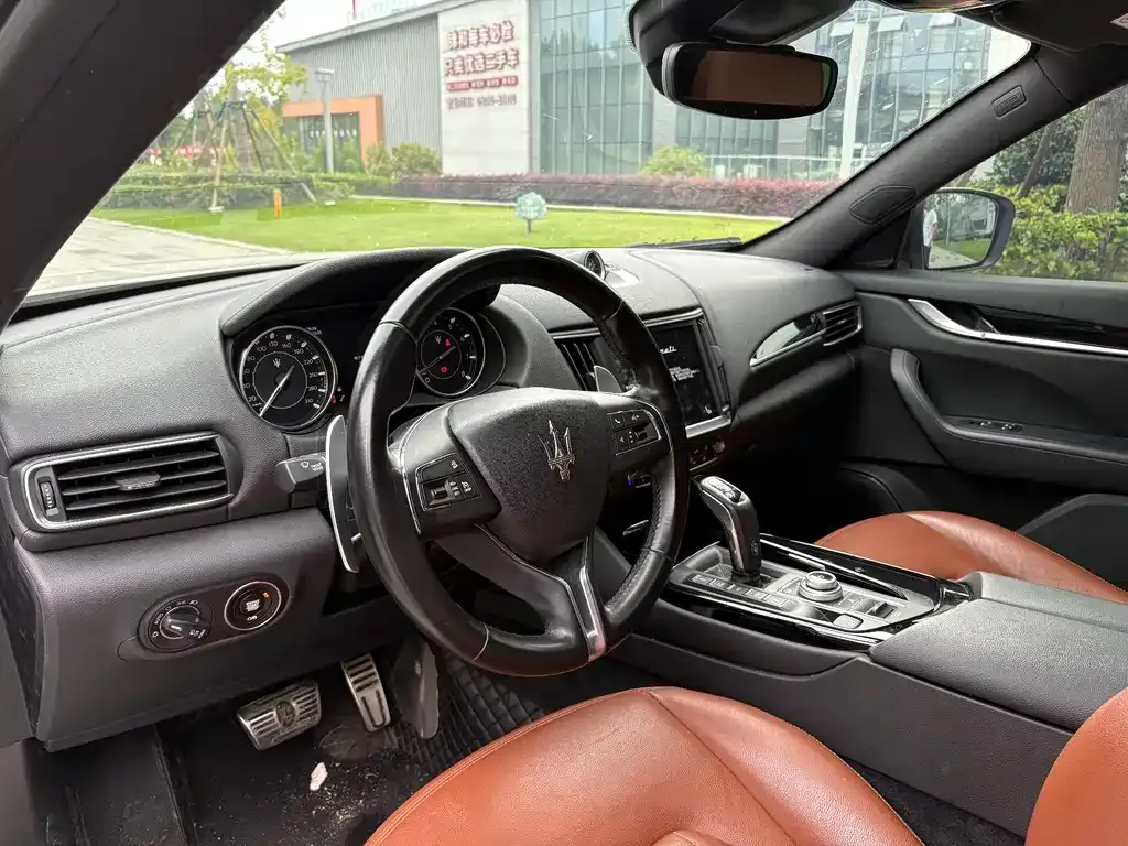 Maserati Levante — фото 10
