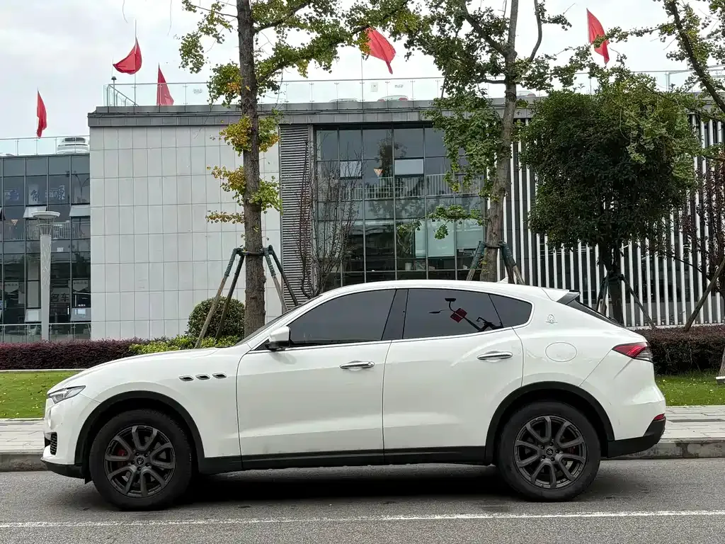 Maserati Levante — фото 4