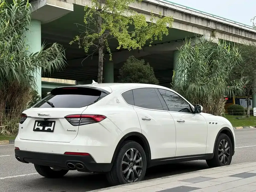 Maserati Levante — фото 7