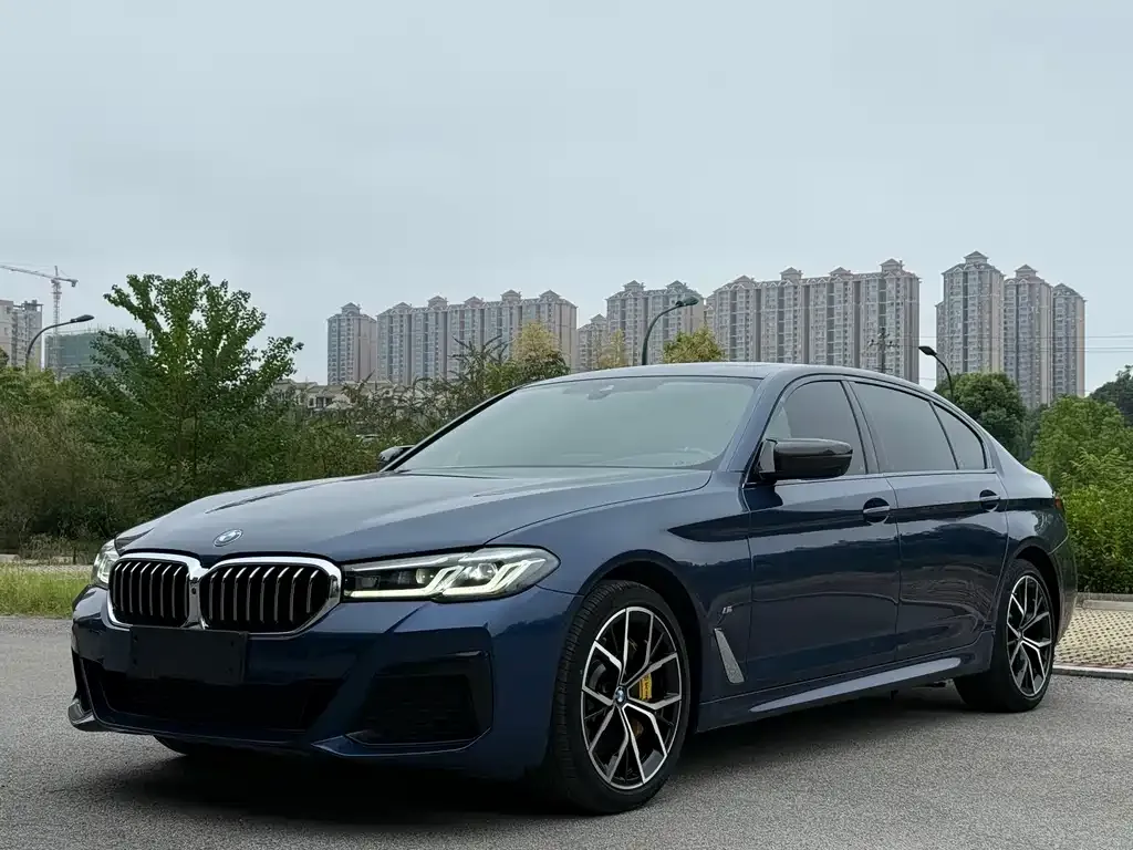 BMW 5 Series — фото 1