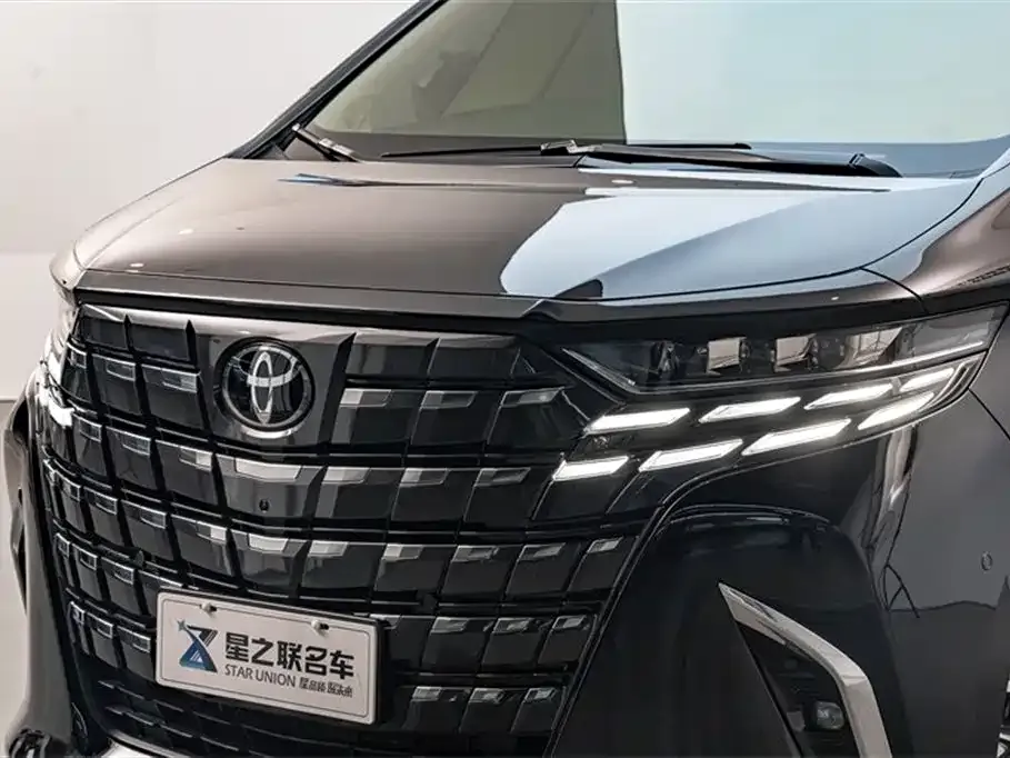 Toyota Alphard — фото 4