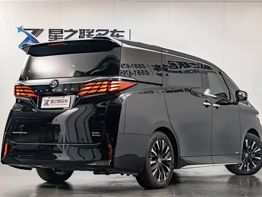 Toyota Alphard — фото 7