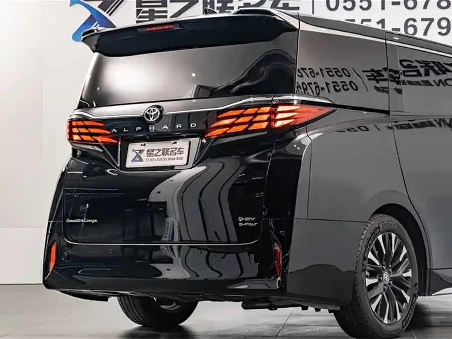 Toyota Alphard — фото 8