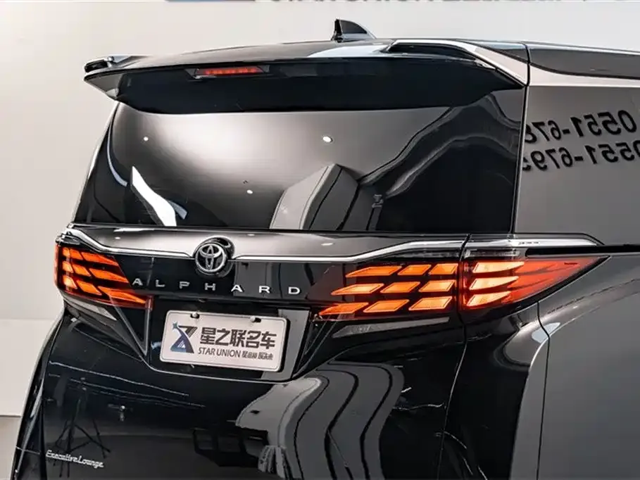 Toyota Alphard — фото 9