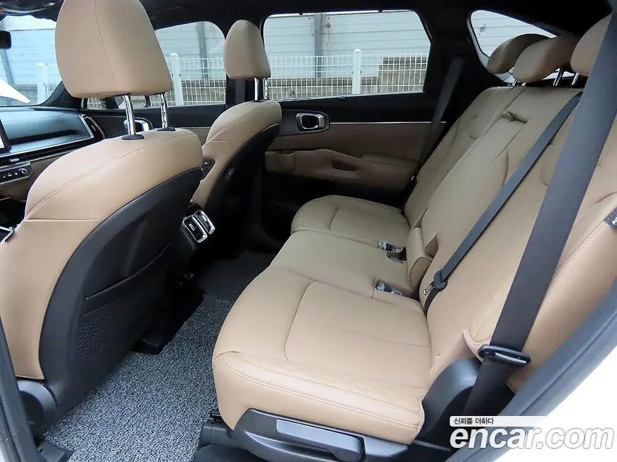 Kia Sorento — фото 6