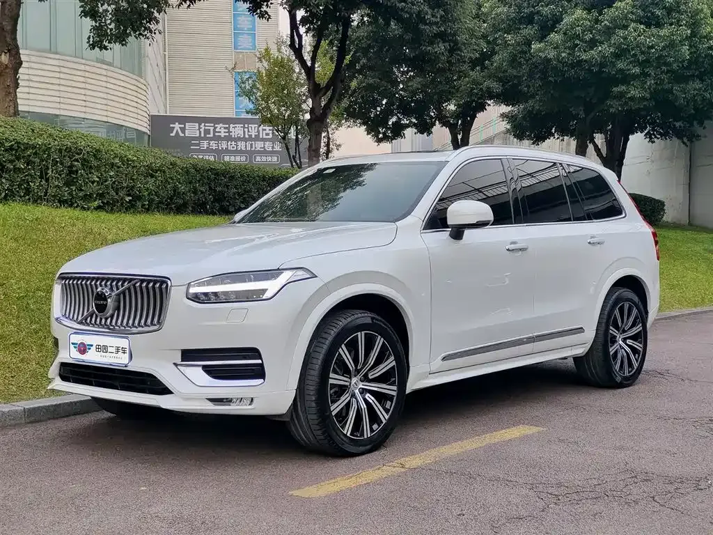 Volvo XC90 — фото 1