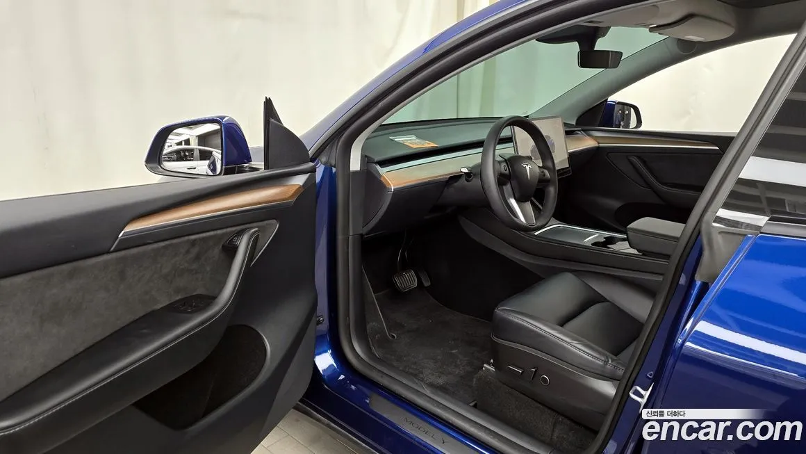 Tesla Model Y — фото 10