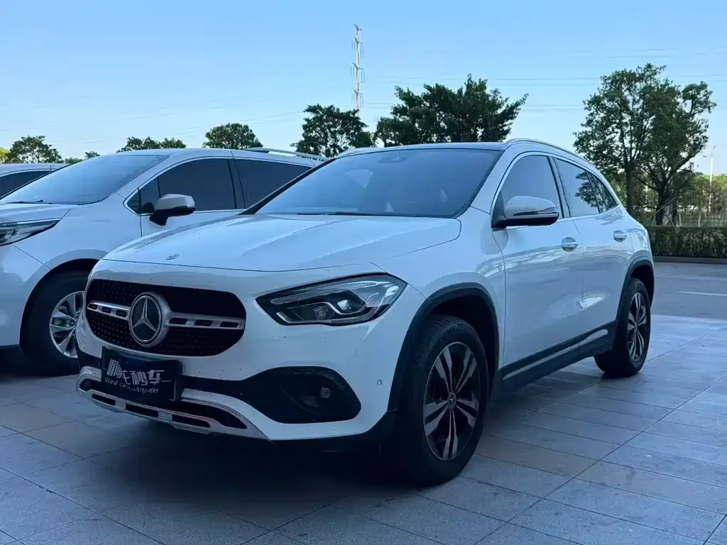 Mercedes-Benz GLA — фото 1