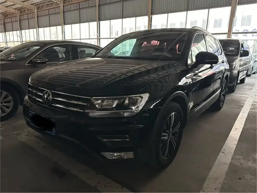 Volkswagen Tiguan L — фото 2