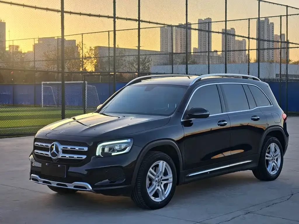 Mercedes-Benz GLB — фото 1