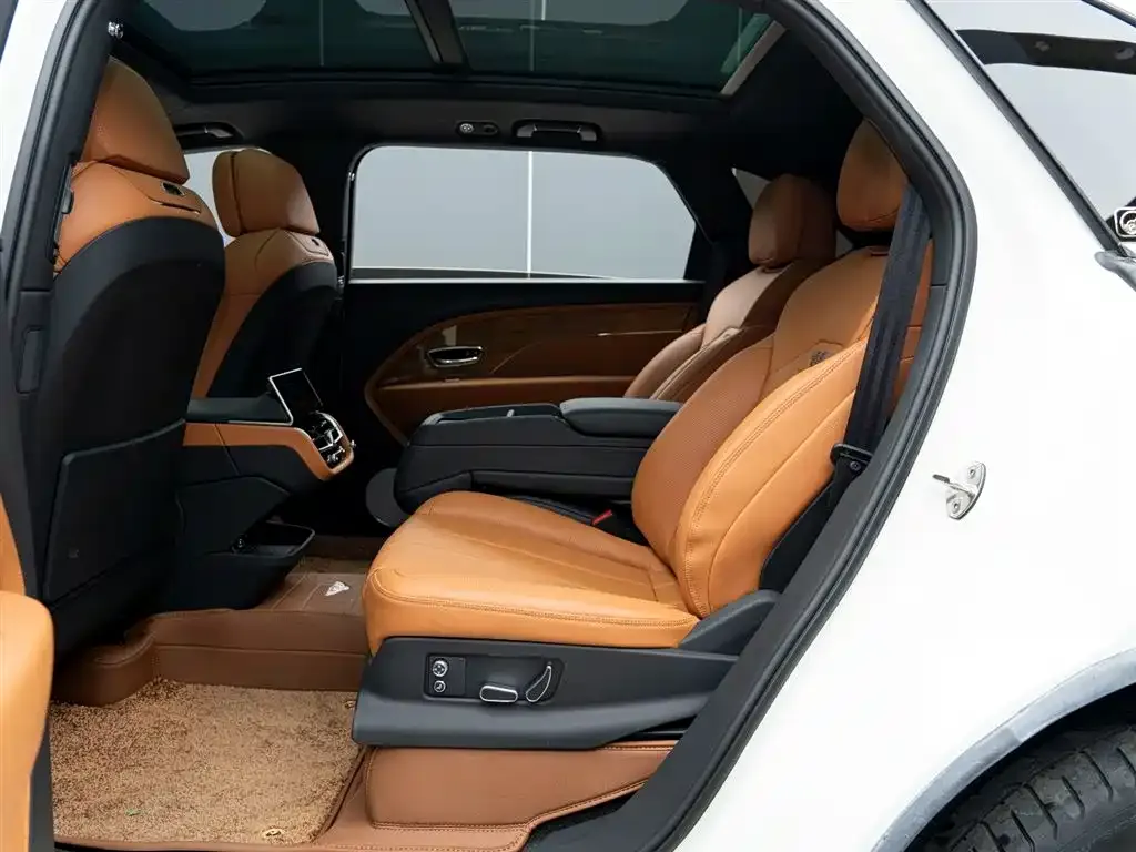Bentley Bentayga — фото 10
