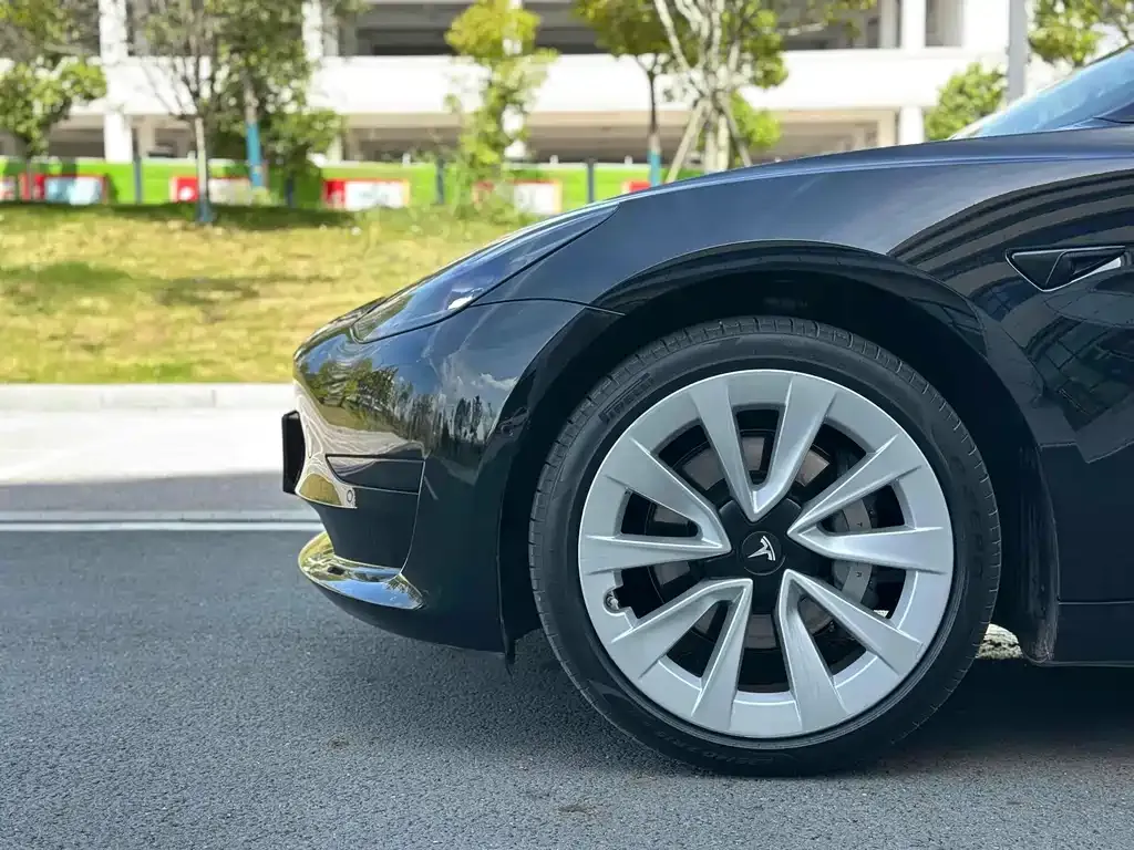 Tesla Model 3 — фото 10