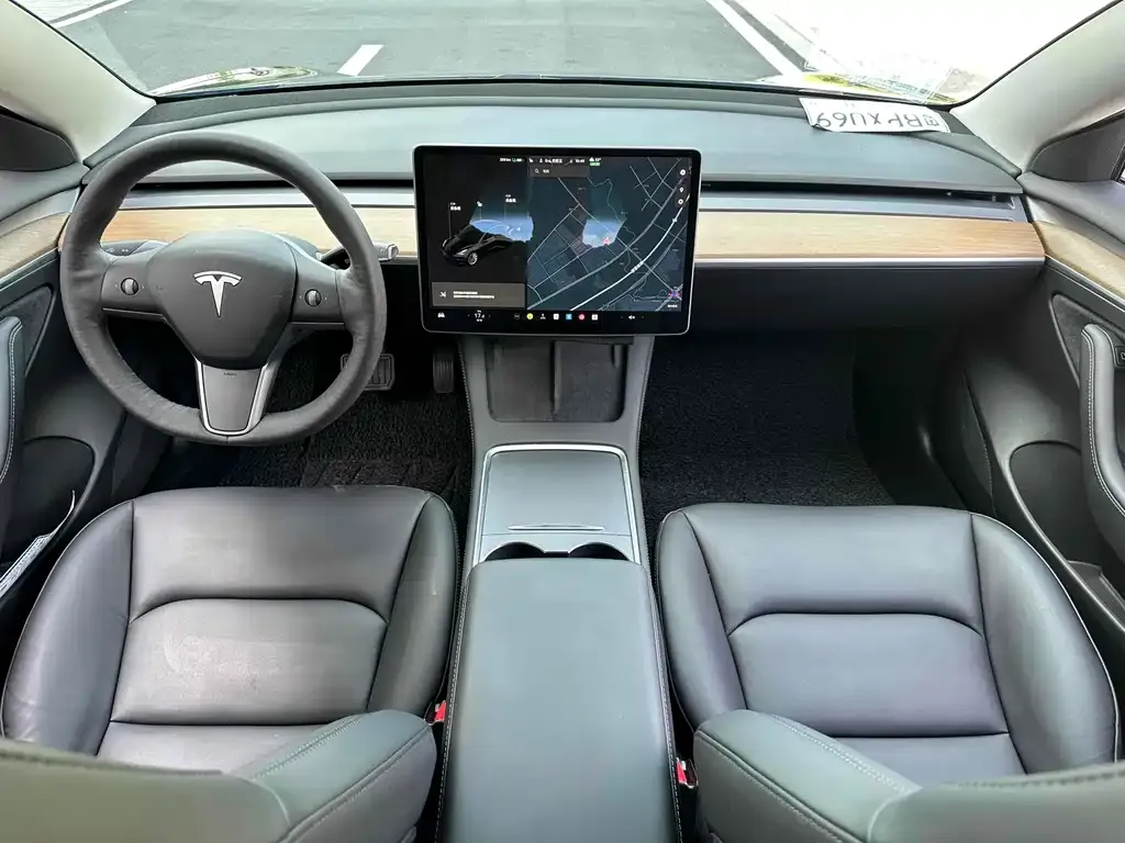 Tesla Model 3 — фото 7
