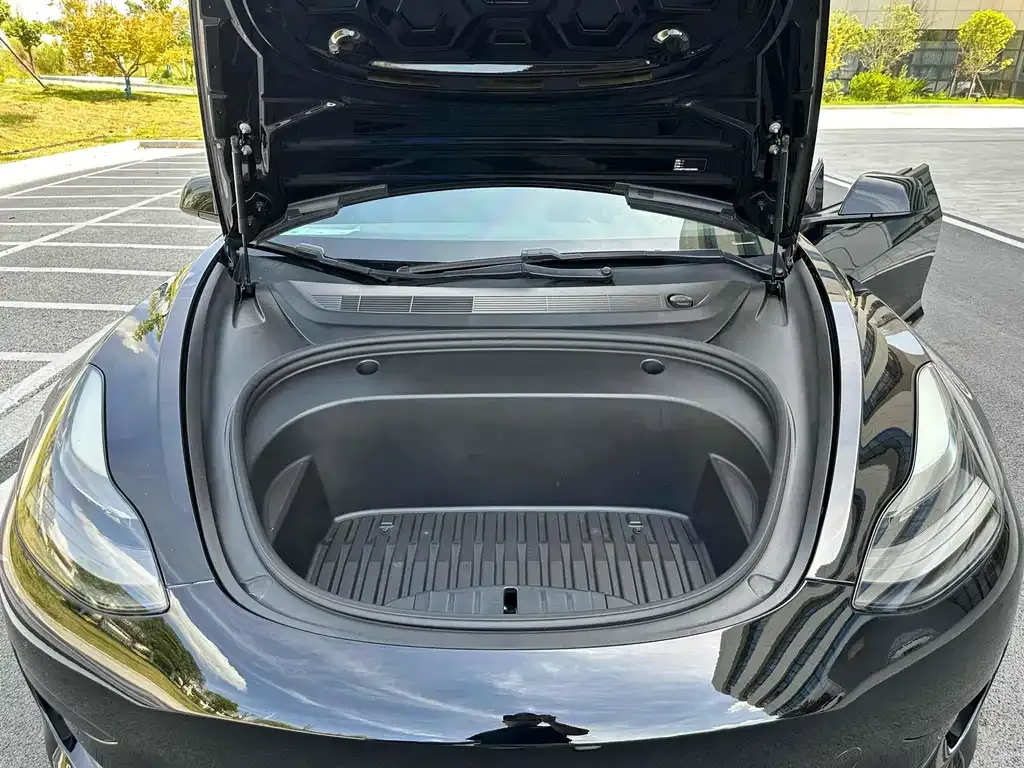 Tesla Model 3 — фото 9