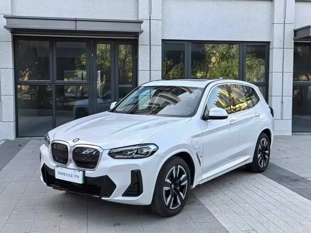 BMW iX3 — фото 1