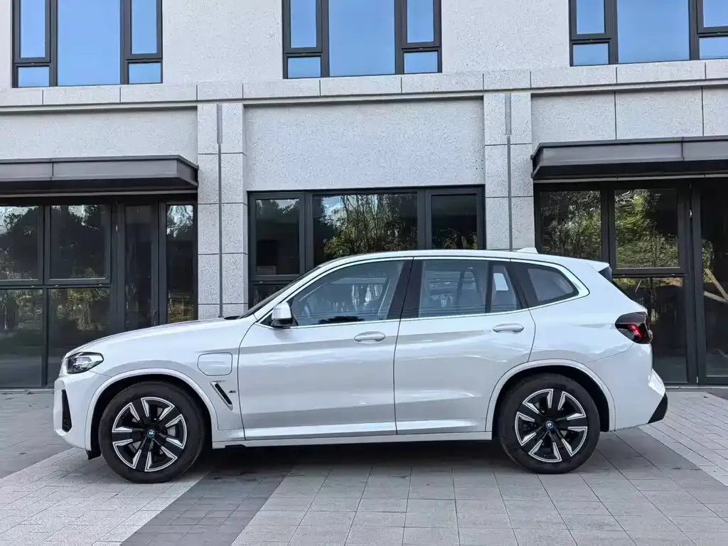 BMW iX3 — фото 3