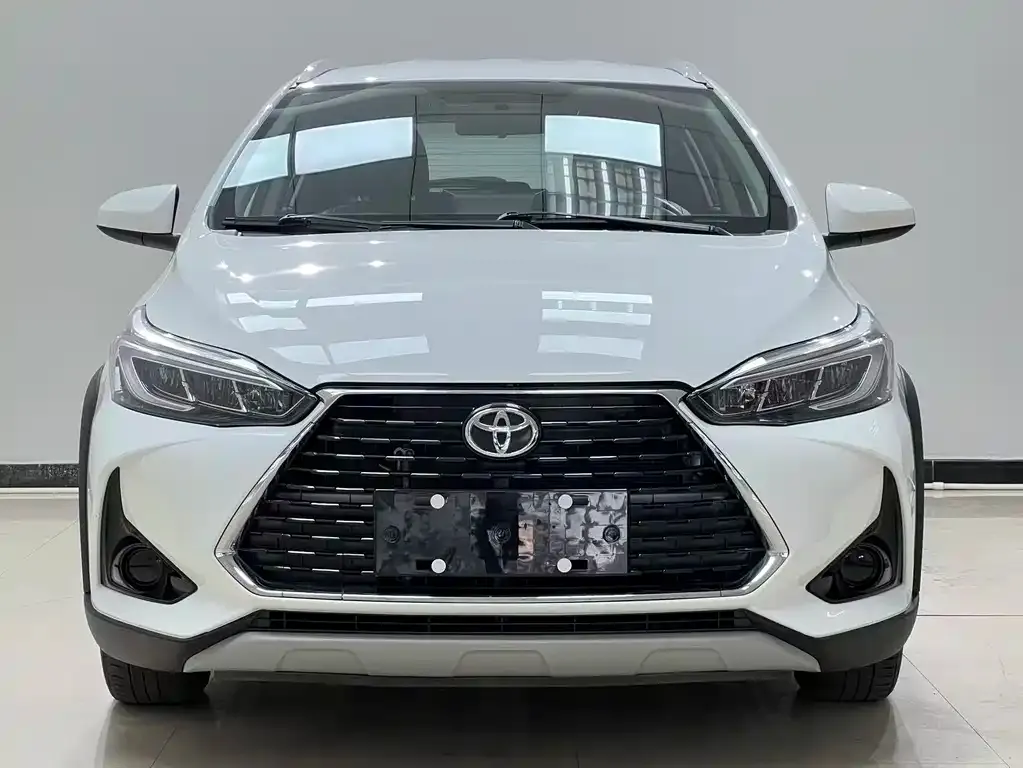 Toyota Yaris L — фото 2