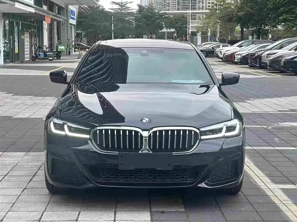 BMW 5 Series — фото 1