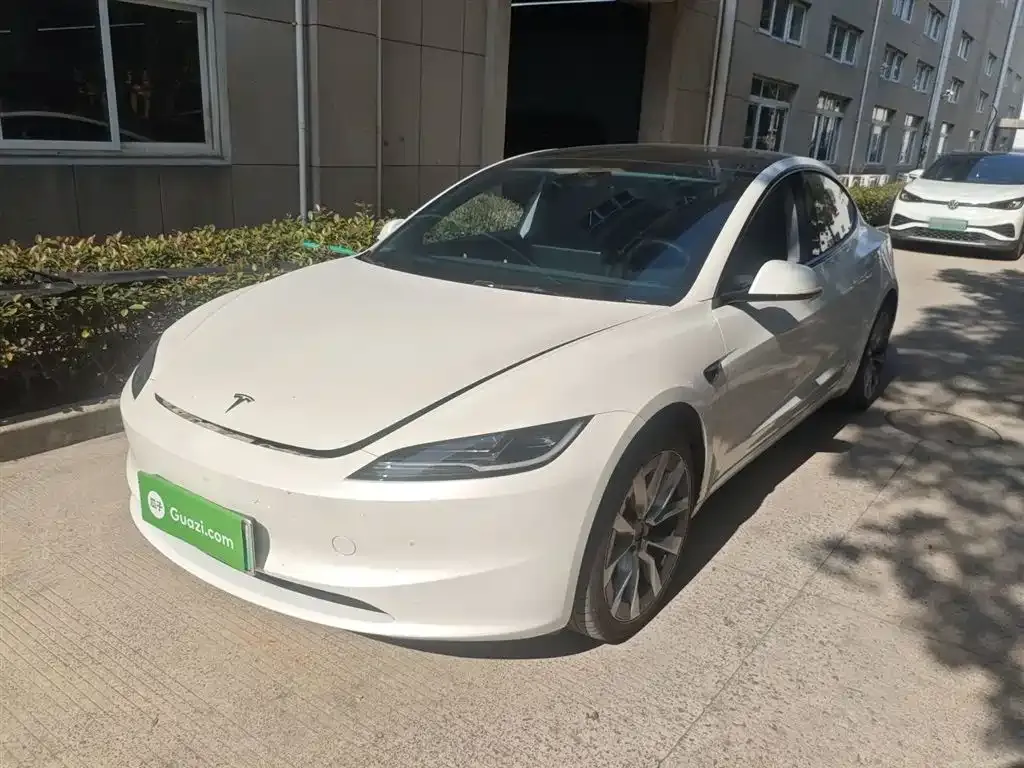 Tesla Model 3 — фото 1