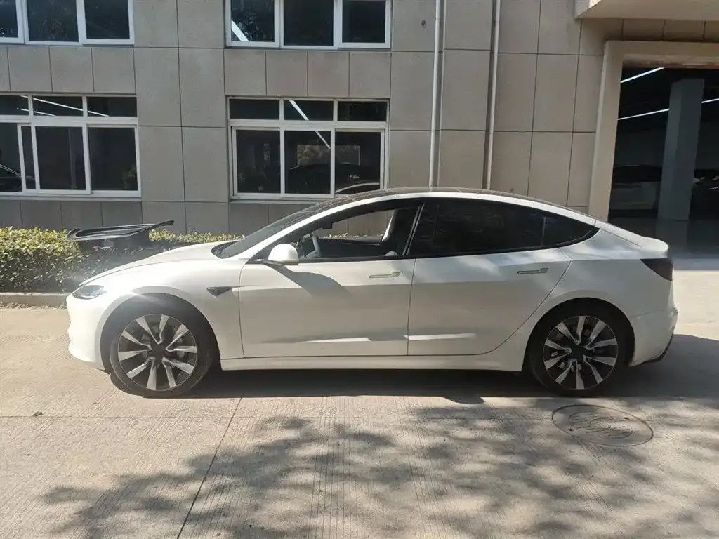 Tesla Model 3 — фото 5