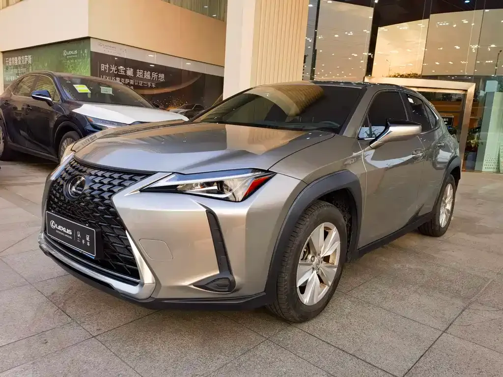 Lexus UX — фото 1