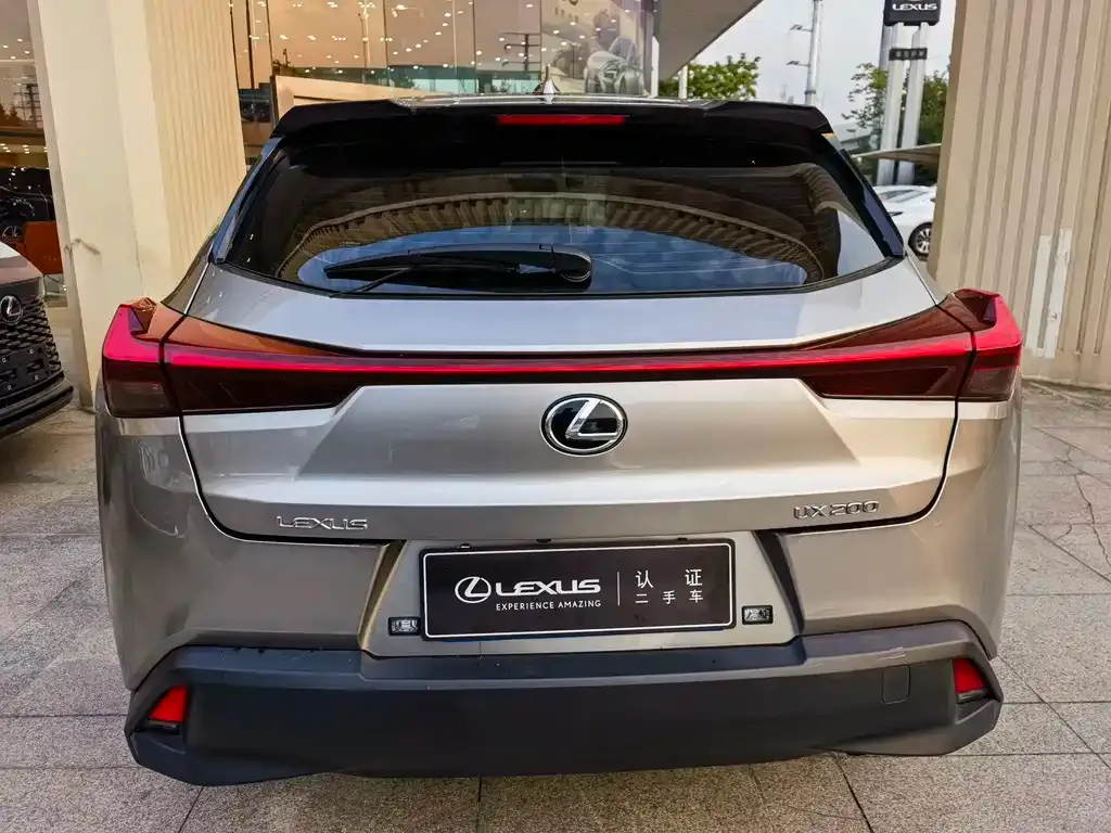 Lexus UX — фото 10