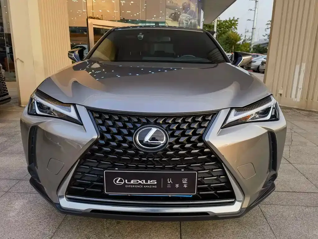 Lexus UX — фото 2