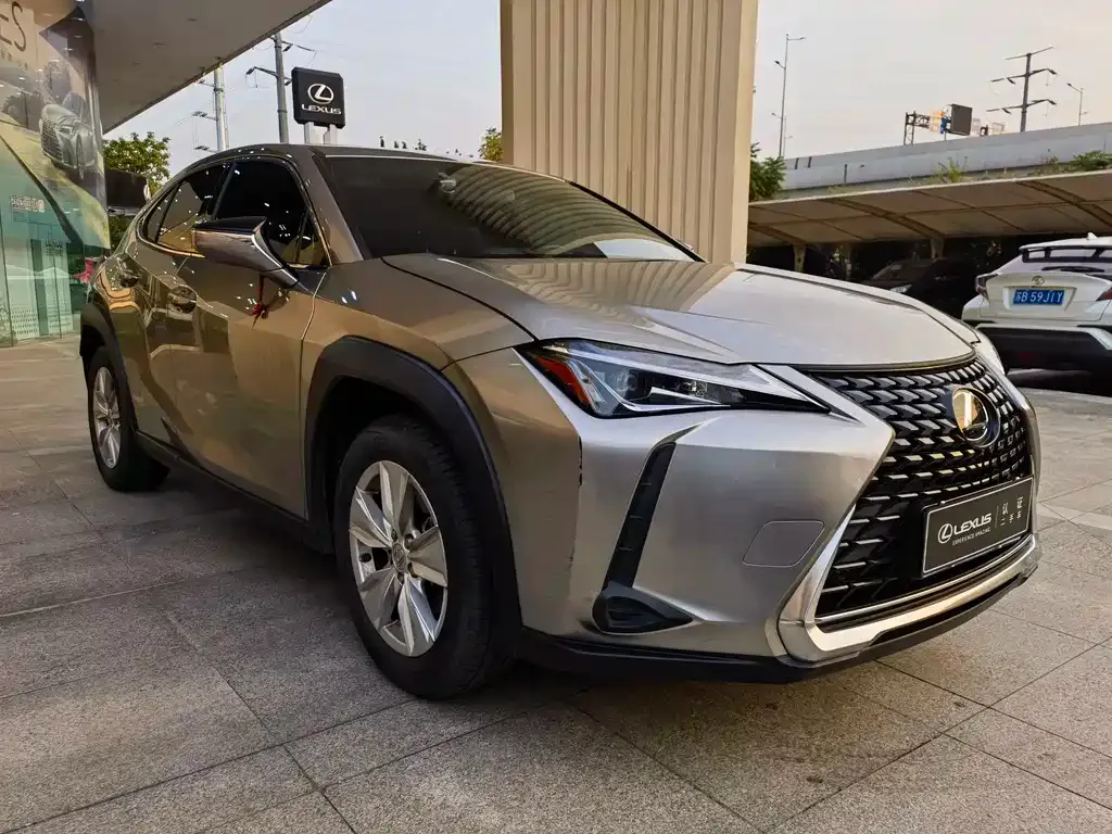 Lexus UX — фото 3