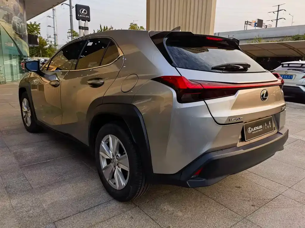 Lexus UX — фото 9