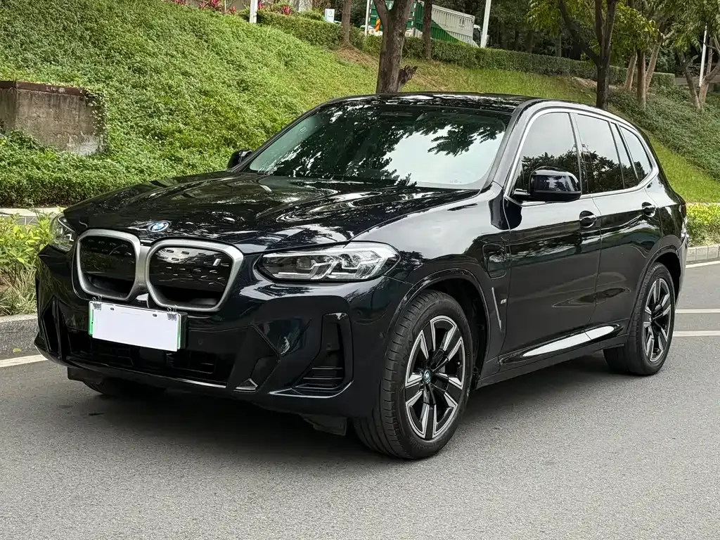 BMW iX3 — фото 1