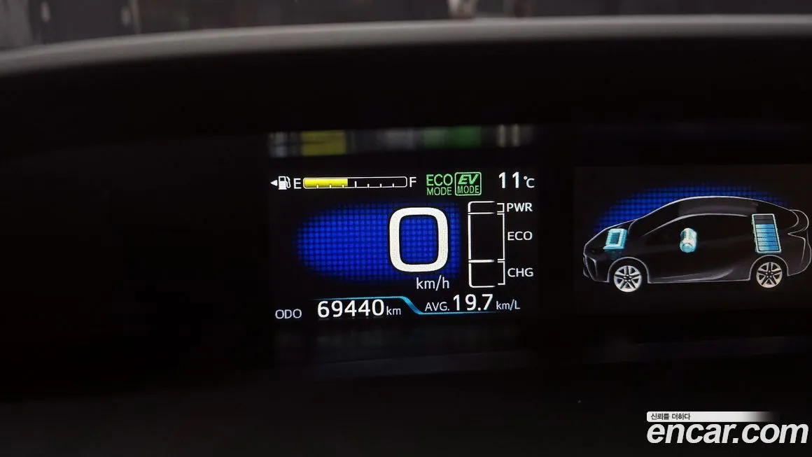 Toyota Prius — фото 8