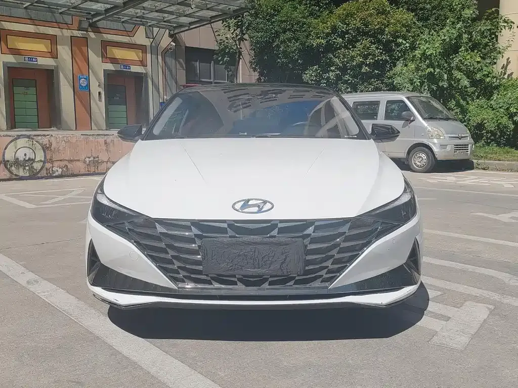 Hyundai Elantra — фото 2