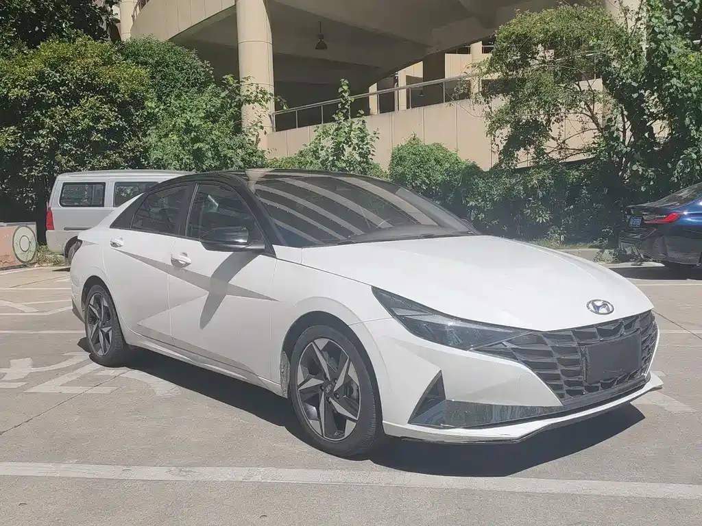 Hyundai Elantra — фото 3
