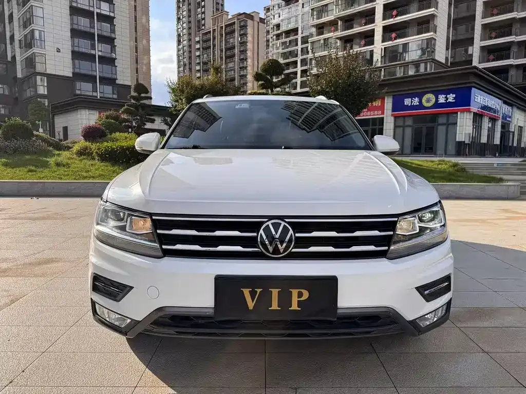 Volkswagen Tiguan L — фото 2