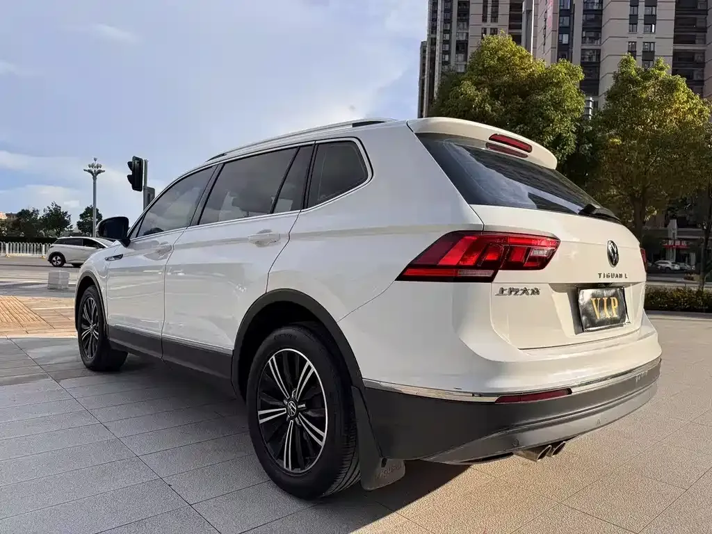 Volkswagen Tiguan L — фото 4