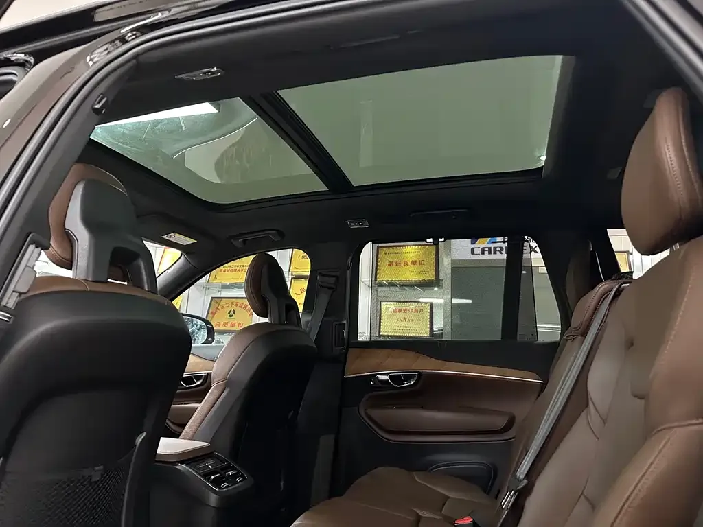 Volvo XC90 — фото 10