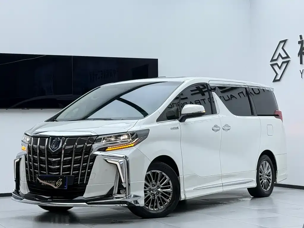 Toyota Alphard — фото 1
