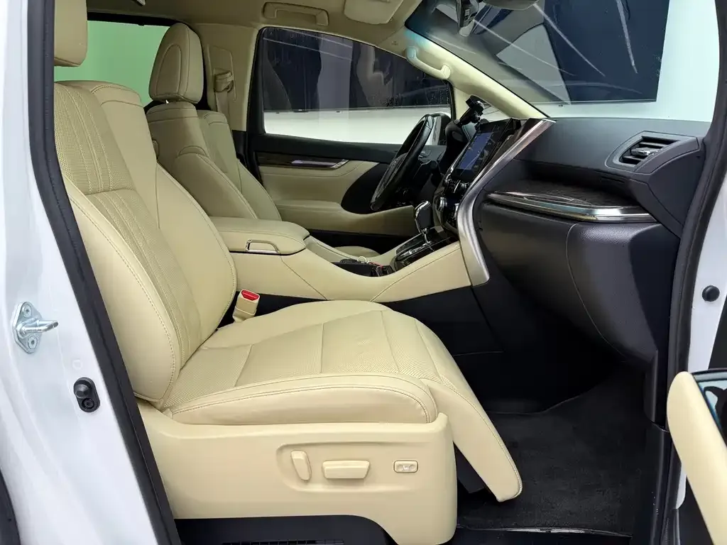 Toyota Alphard — фото 10