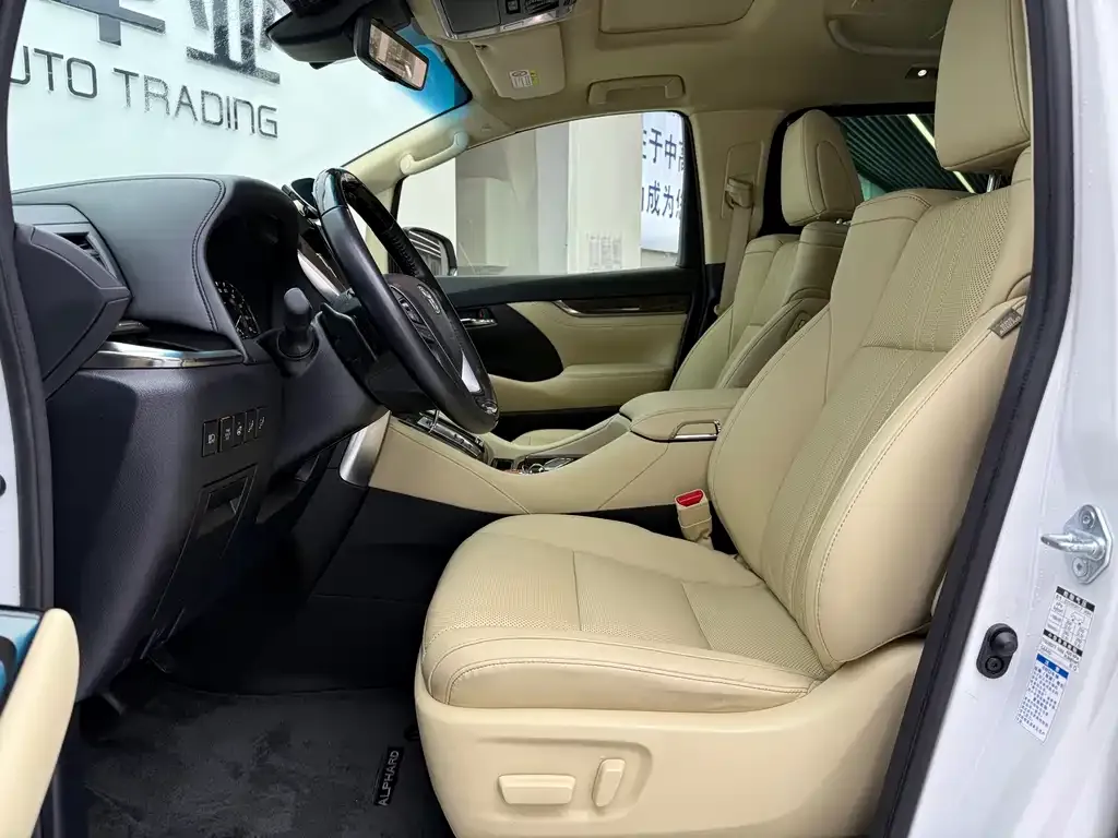 Toyota Alphard — фото 5