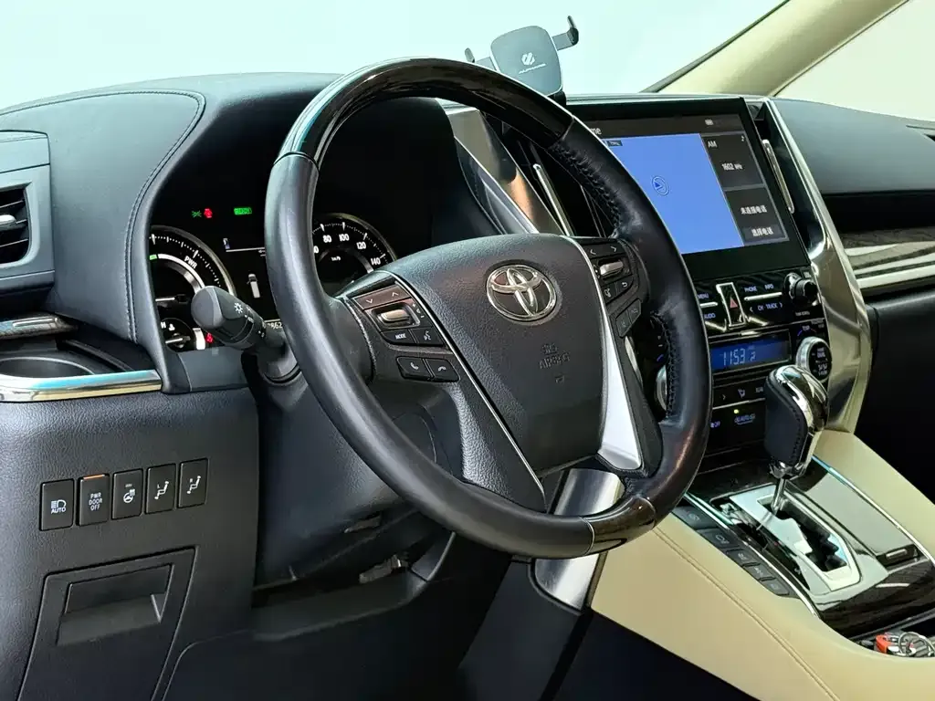 Toyota Alphard — фото 6