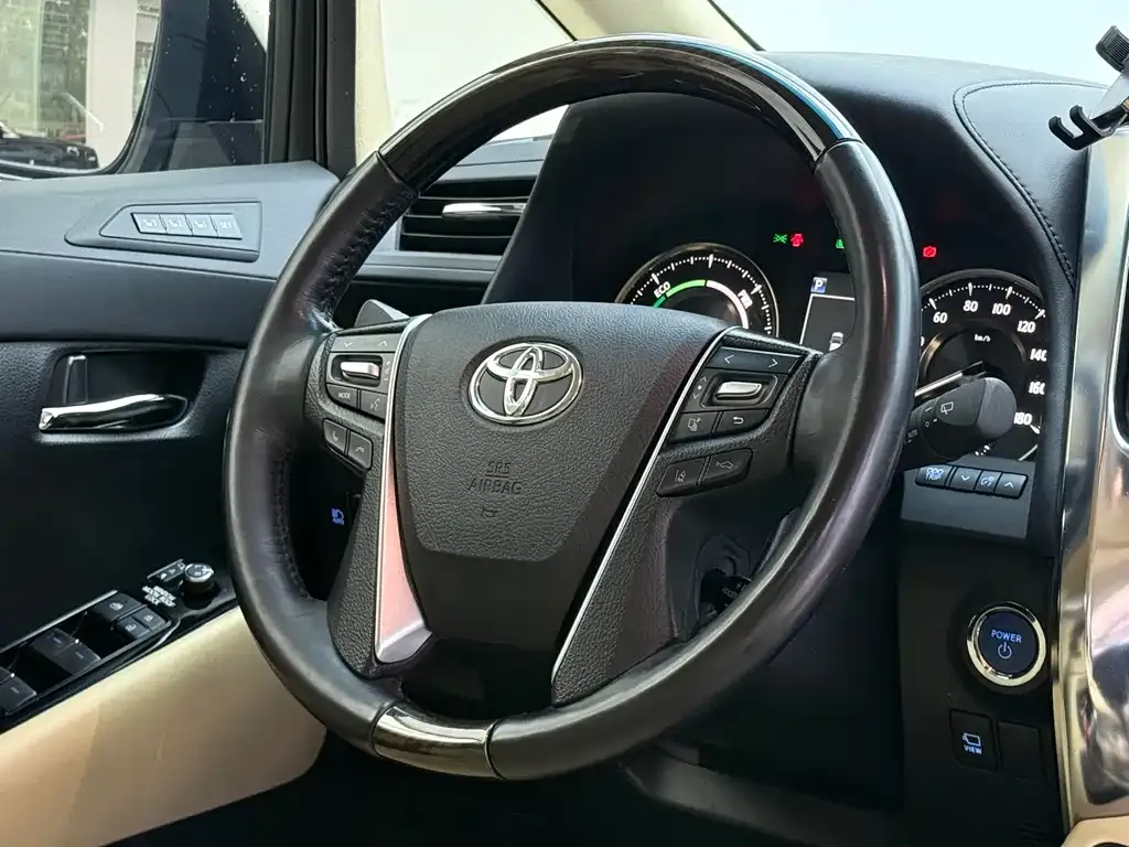 Toyota Alphard — фото 8